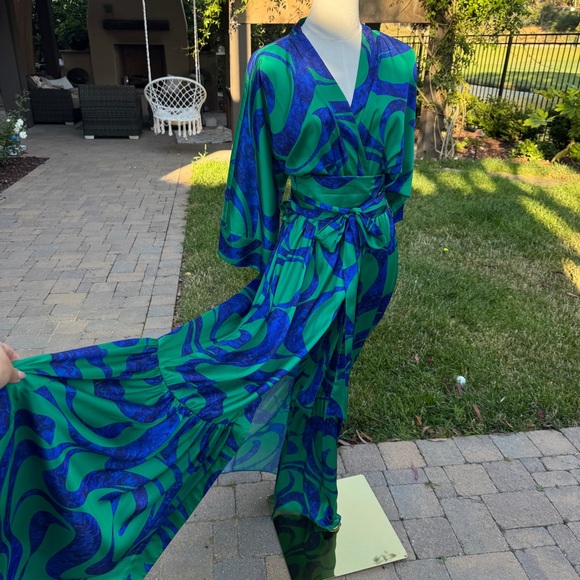 Elegant Green and Blue Maxi Dress - Picture 13 of 14